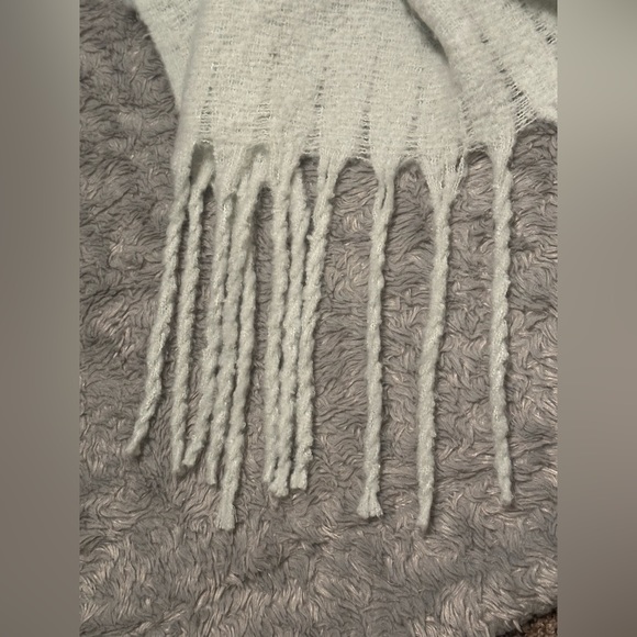 Oversized Ombré scarf with fringe - Picture 7 of 8